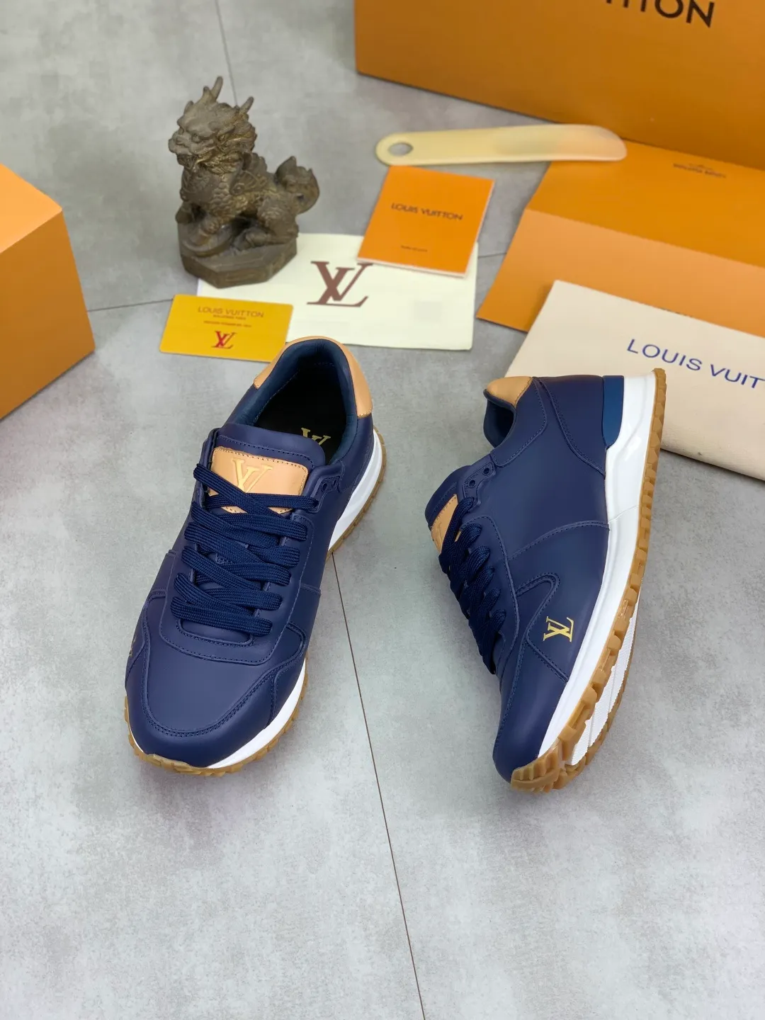 Men's men's shoes 💰P680 new style 💶[LOUIS VUITTON] (original order) new style 🍀LV Louis Vuitton * - top version of LV classic trendy shoes! Made of imported original cowhide and water-dyed cowhide lining. The latest original wear-resistant rubber combination outsole! High quality products! Multiple colors available, code number: 39-45 (38 46 customized)